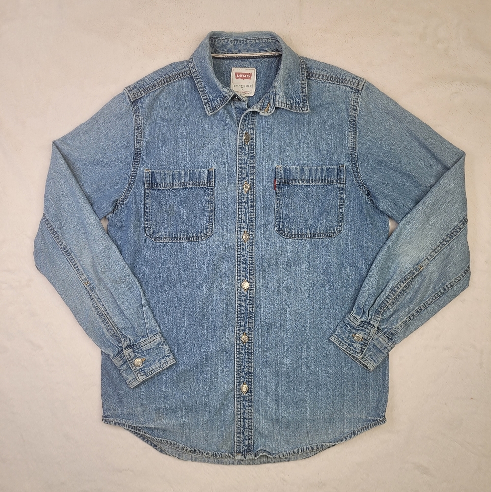 LEVI'S men's classic fit denim long sleve small